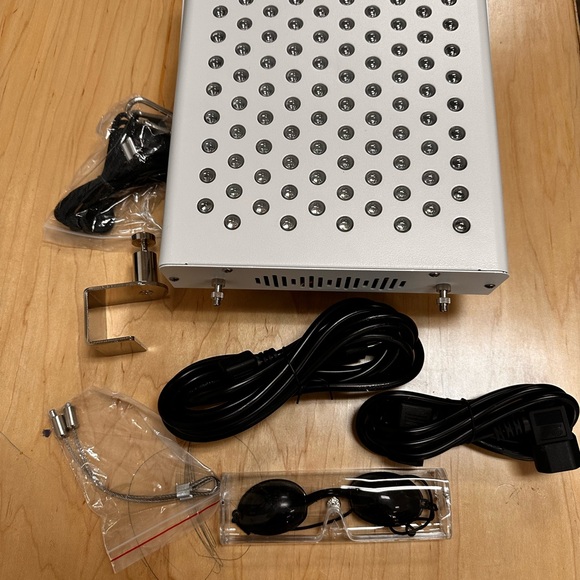 LED Light Therapy Panel infrared light table top face treatment with Red Lights - Picture 5 of 8